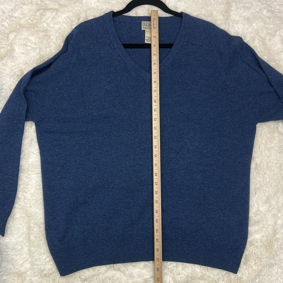 L.L. Bean Lambswool Men’s V-Neck Sweater Size XL - Picture 5 of 5